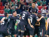 JUGADORES aztecas
celebran el gol de Luis
Romo el pasado jueves 18
de junio en Guadalajara