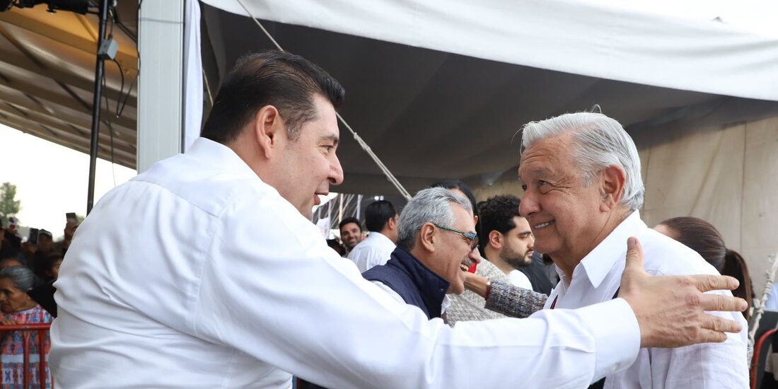 Alejandro Armenta y AMLO, en imagen de archivo.