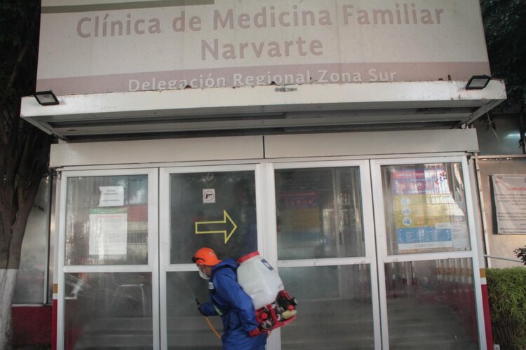 Personal de limpieza y desinfección.