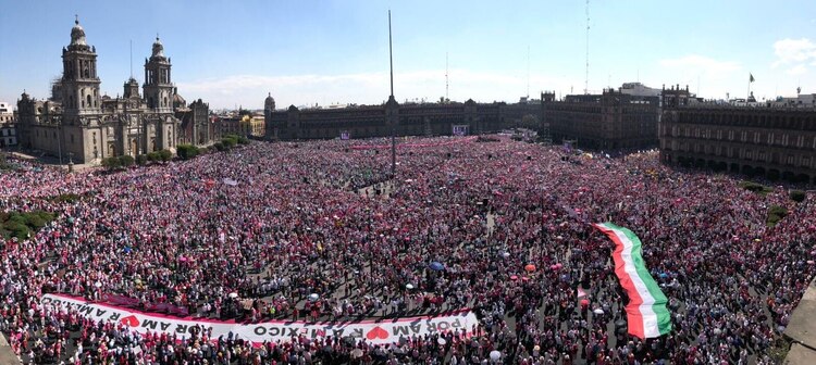 Así lució el Zócalo lleno este domingo.