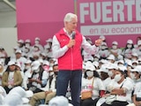 Alfredo del Mazo entrega más de 3 mil 500 tarjetas del Salario Rosa en Texcoco.