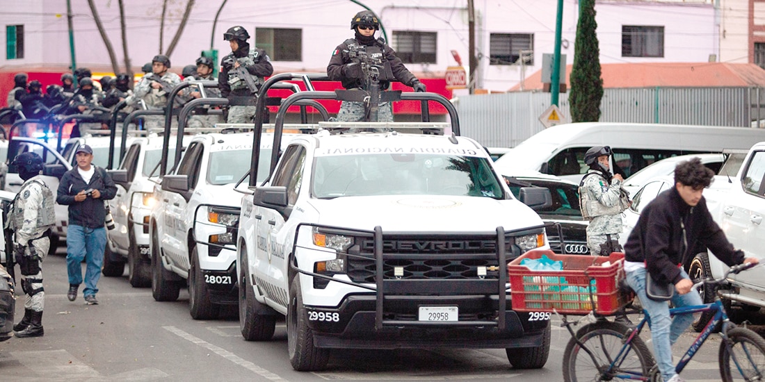ELEMENTOS de la Guardia Nacional, el lunes, en las inmediaciones de la FEMDO.