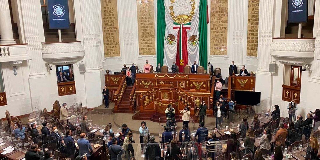 La diputada Guadalupe Morales hizo la petición de guardar el minuto de silencio en el Congreso de la Ciudad de México.