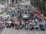 Integrantes de la CNTE sobre la Calzada Tlalpan, el 17 de junio de 2026.