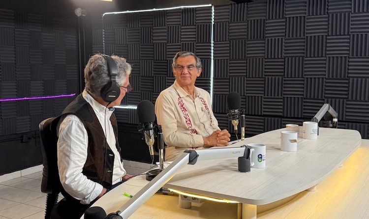 El gobernador de Tamaulipas, Américo Villarreal, durante el programa "Diálogos con Américo".
