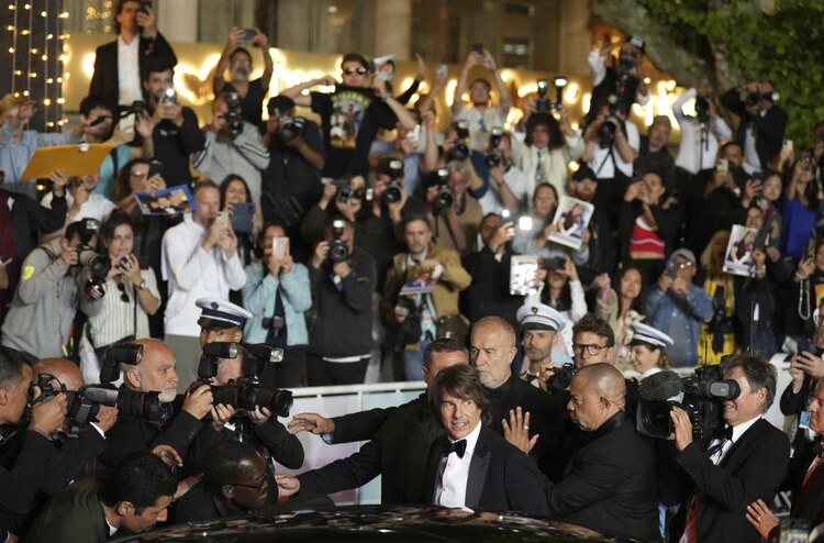 La llegada de la estrella causó revuelo, ayer, en Cannes.
