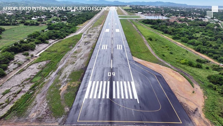 La primera fase del Plan Maestro que consistió en la modernización de las terminales de pasajeros actuales, así como la ampliación y certificación de las pistas.