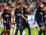 Futbolistas de Chivas el pasado 9 de mayo después de su caída ante el Pachuca en el repechaje del Guard1anes 2021.