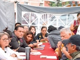 ALEIDA ALAVEZ atiende las demandas de vecinos de Aztahuacán, el viernes