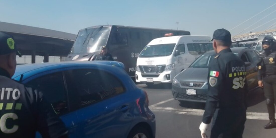 Agentes de la SSC asistieron a viajeros que intentaban llegar al AICM.