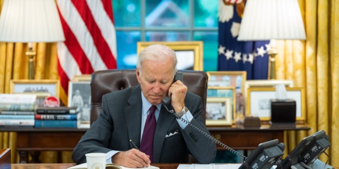 El Presidente de Estados Unidos, Joe Biden, sostiene llamada telefónica con Volodimir Zelenski, presidente de Ucrania