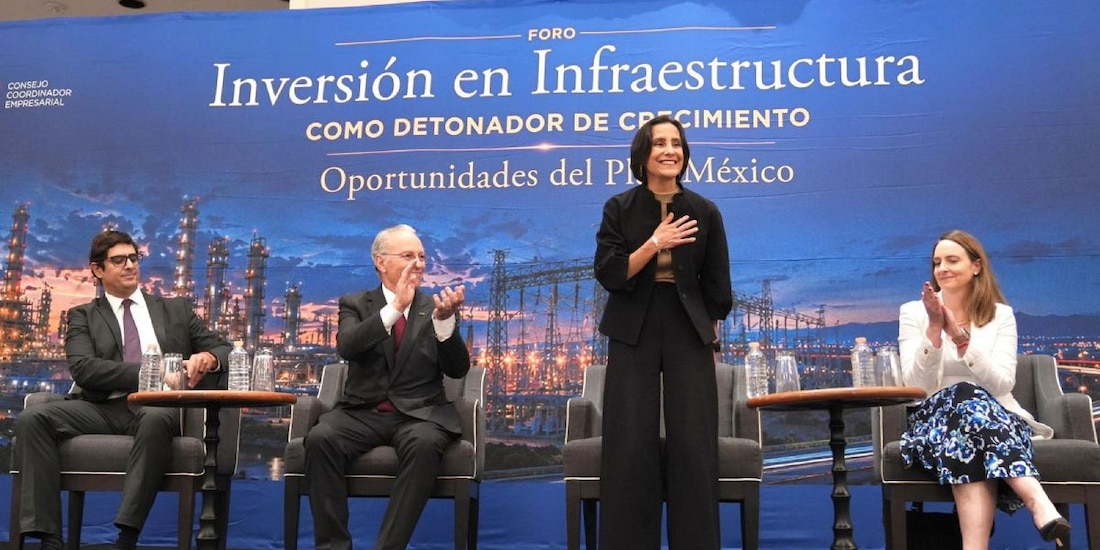 La titular de la Secretaría de Energía (SENER), Luz Elena González Escobar, encabezó la mesa de diálogo con el sector privado.