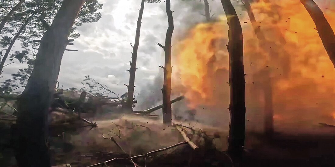 Un obús Giatsint-B de 152 mm del ejército ruso dispara en Jerson, ayer.