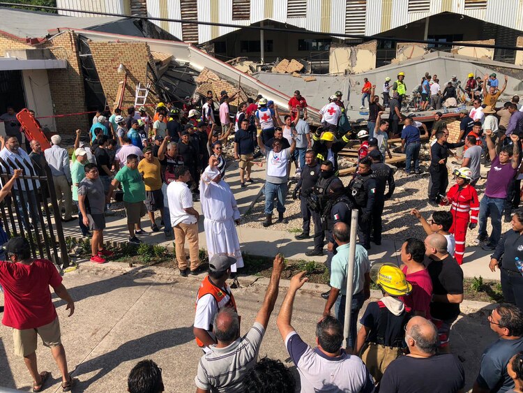 Aspectos de la zona cero, donde colpasó la iglesia este domingo