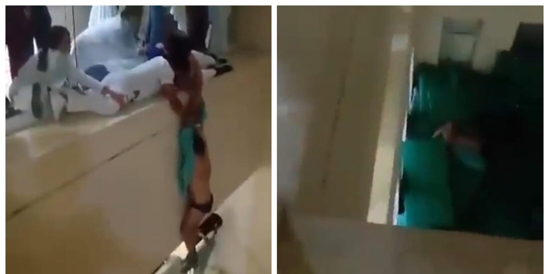 El video, de apenas un minuto de duración, muestras a personal médico sosteniendo de los brazos a un hombre que porta una bata de paciente y que tiene la espalda descubierta.