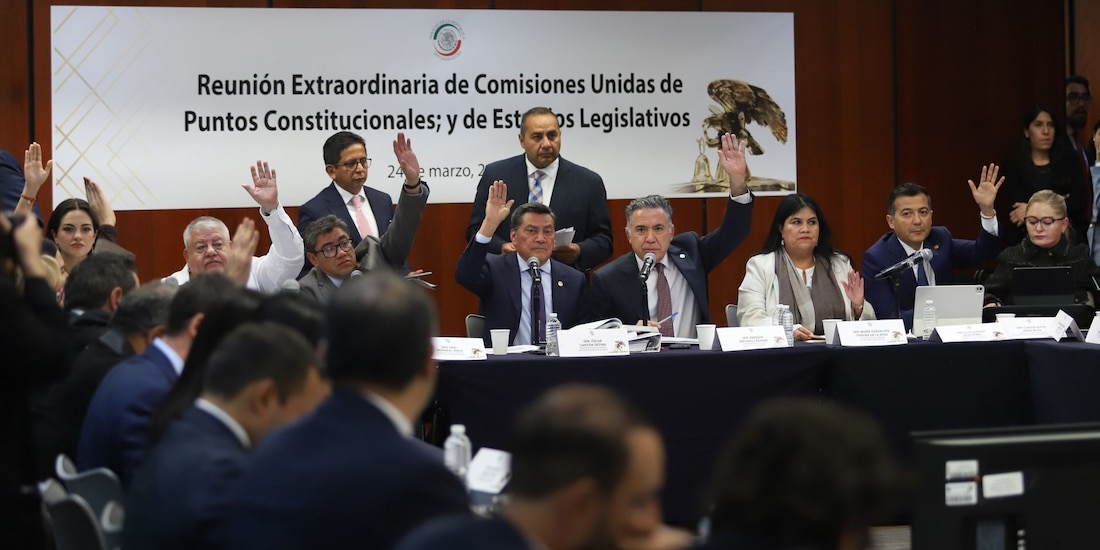 Comisiones Unidas de Puntos Constitucionales y de Estudios Legislativos durante la votación del "Plan B".