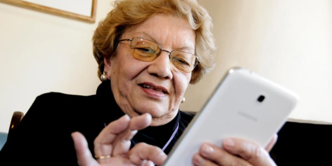 Durante el Festival del Adulto Mayor, la compañía telefónica Telcel planea donar mil celulares a personas mayores de 50 años para acercarlos a la tecnología