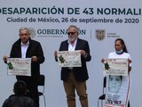 El presidente y el subsecretario Encinas, en reunión con familiares de los 43 el 26 de septiembre pasado.