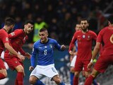 Una acción de un duelo entre Italia vs Portugal