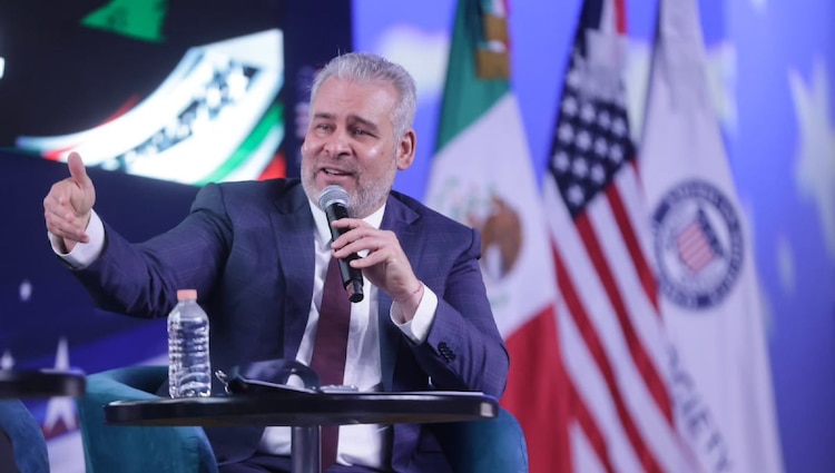 La terminal marítima de Lázaro Cárdenas conecta directamente operaciones comerciales entre los mercados de Asia y Norteamérica.