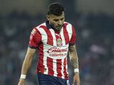 Alexis Vega se lamenta durante un juego de Chivas en el Apertura 2023.