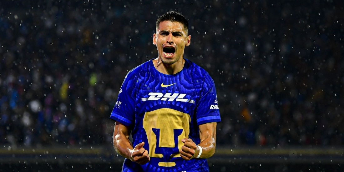 Guillermo Martínez celebra un gol con Pumas en el Clausura 2026