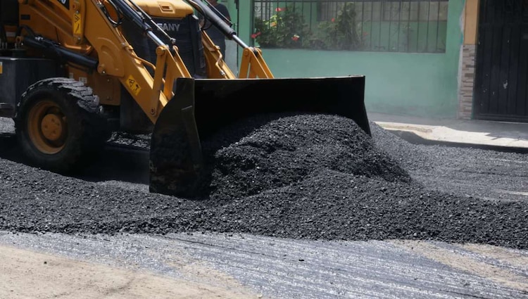 Las labores de bacheo nocturno benefician a vecinos de comunidades emblemáticas como Valle de Aragón y Jardines de Morelos.