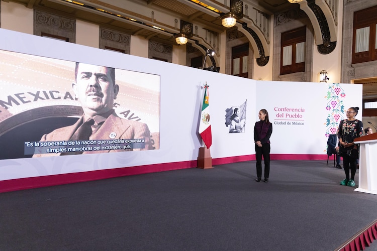 Autoridades educativas anuncian el calendario de dispersión de apoyos para becarios del Bachillerato Nacional y Educación Superior.