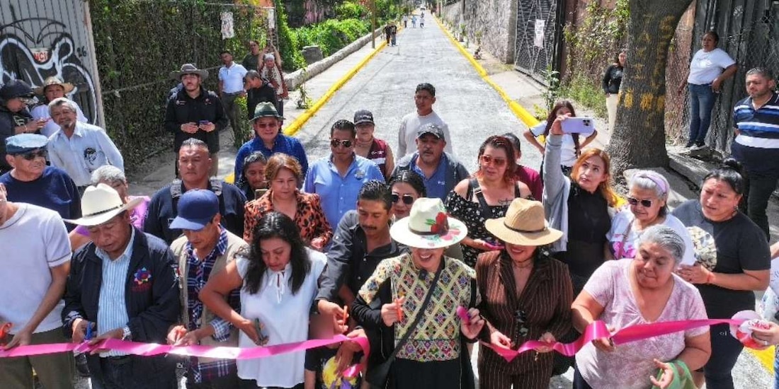 Azucena Cisneros entrega la renovada calle Benito Juárez en Ecatepec.