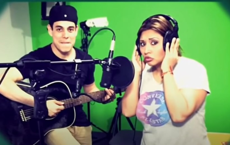 La India Yuridia sin maquillaje y con integrante de Los Tres Tristes Tigres