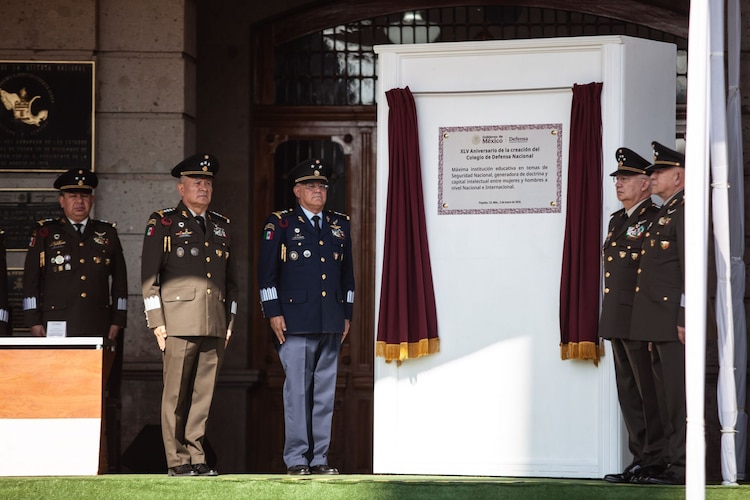 Ceremonia del 45 Aniversario de la Creación del Colegio de Defensa