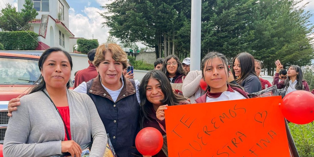 Al centro de la imagen la Gobernadora constitucional, Delfina Gómez.