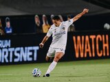 El Chicharito durante un duelo con el Galaxy en septiembre pasado.