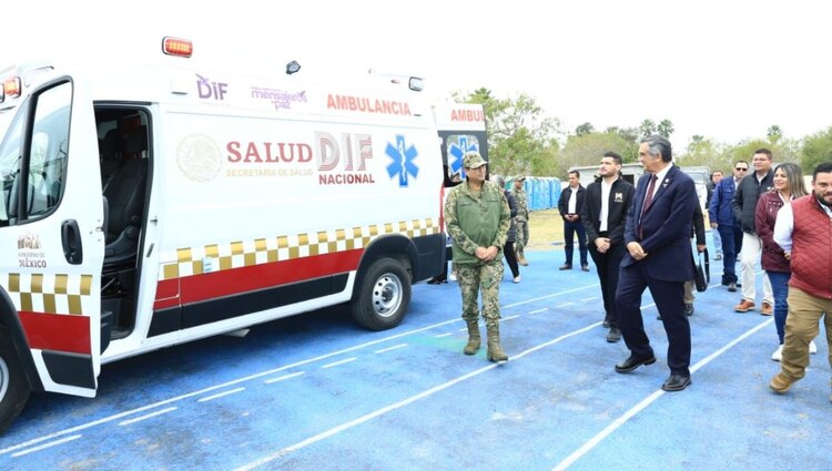 El gobernador de Tamaulipas, Américo Villarreal Anaya, entregó una ambulancia que estará disponible para atender a la población migrante.