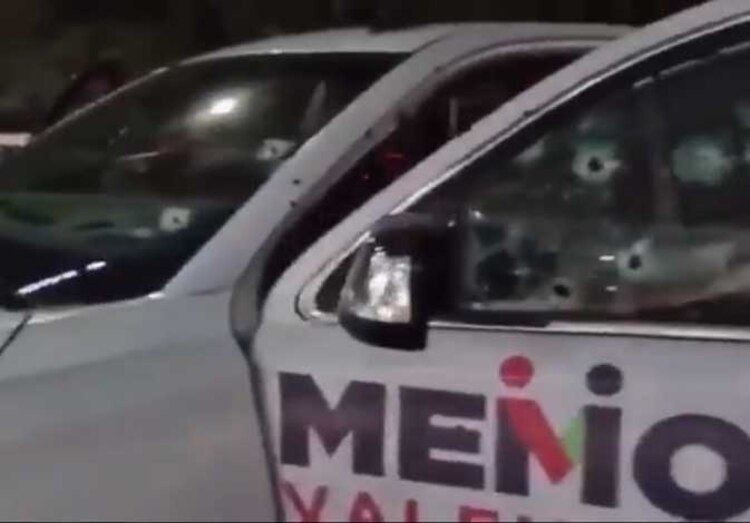 Imagen de la camioneta donde atacaron al candidato del PRI, Guillermo Valencia