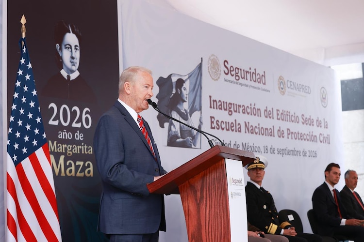 Ronald Johnson, embajador de Estados Unidos, en México, durante la inauguración de la Escuela Nacional de Protección Civil.