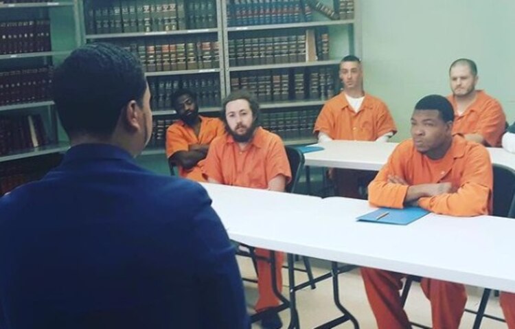 El empresario de 32 años de edad comenzó a tener ideas millonarias desde que tenía 13 años de edad y trabajó en su negocio casi desde ese entonces