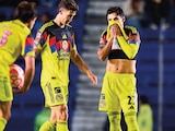 FUTBOLISTAS del América se lamentan, ayer, tras conseguir otra derrota en el CL26.