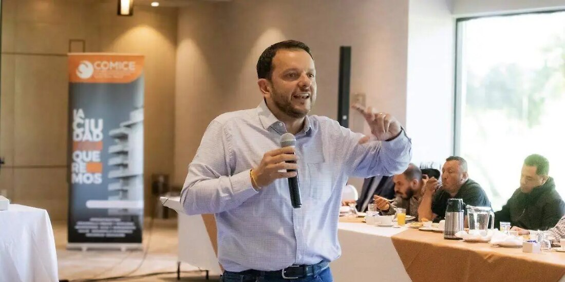 Carlos Torres Torres, esposo de la gobernadora Marina del Pilar.