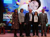 Fernando Carrera y Clara Brugada (centro), ayer, en el informe del Unicef.