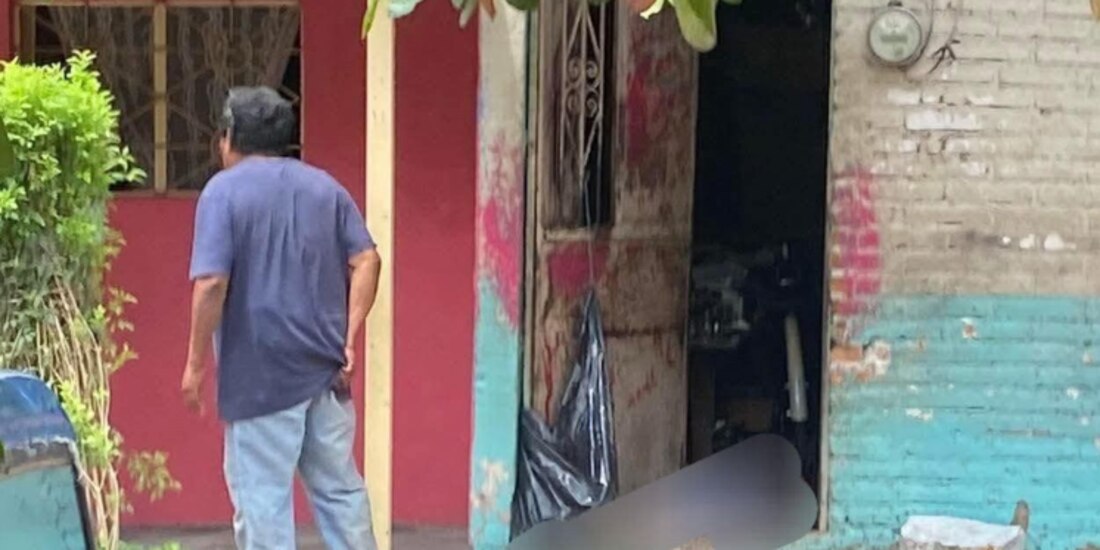 En esta casa de Villa de Álvarez un hombre fue asesinado, ayer.