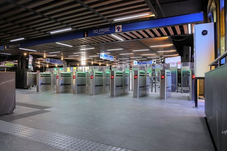 Los trabajos de mantenimiento mayor en la Línea 2 incluyeron la sustitución de sistemas electrónicos y la recuperación de siete trenes.