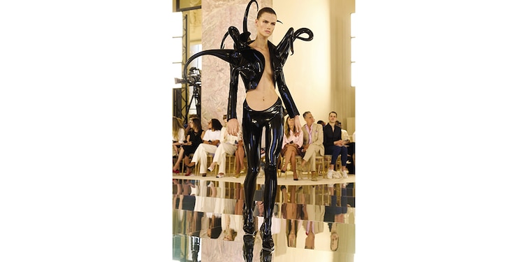 LOS ATUENDOS de Schiaparelli se inspiraron en Gaudí
