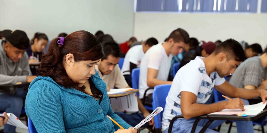 Fechas, requisitos y pasos para registrarse en el concurso del examen Ceneval 2024 para entrar a las preparatorias de 103 municipios del Edomex.