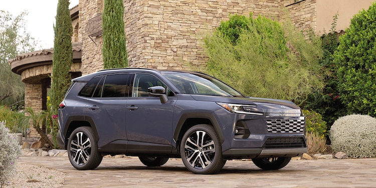 Toyota RAV4 2026 va por el segmento de las camionetas