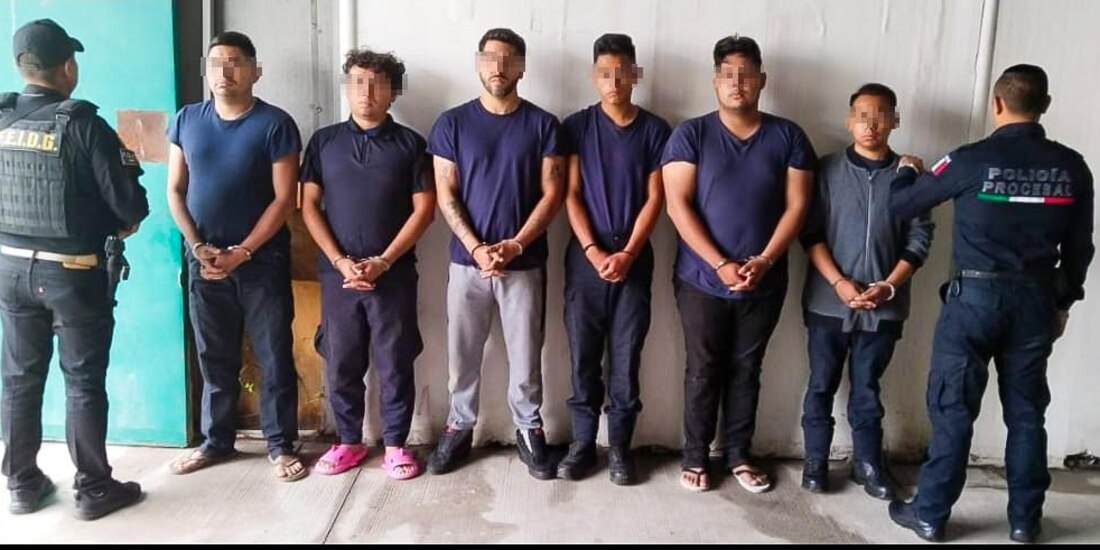 La Fiscalía de Guerrero detiene a seis policías por desaparición forzada.