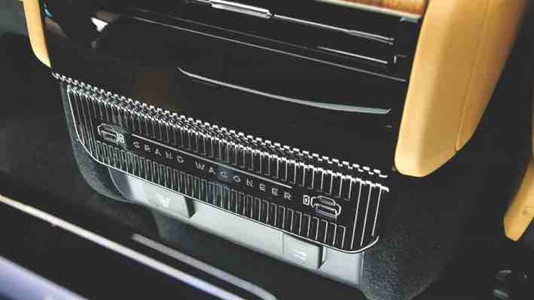 Conexiones para USB y USB Tipo C en la tercera fila.