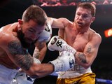 Caleb Plant y Saúl "Canelo" Álvarez, el pasado 6 de noviembre, durante su pelea de box.