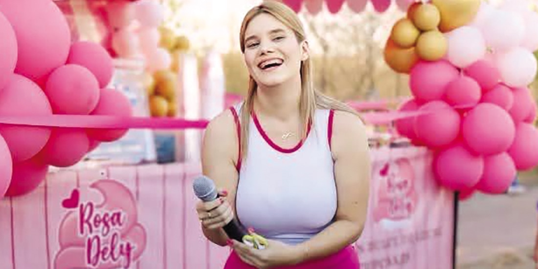 CARMIÑA CASTRO Salazar genera contenido en sus redes sociales gracias al negocio de repostería que mantiene.