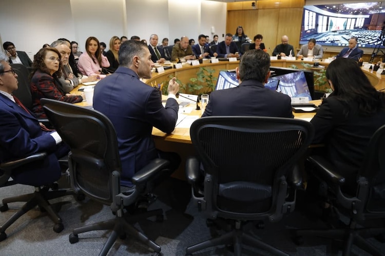 Omar García Harfuch, secretario de Seguridad durante reunión